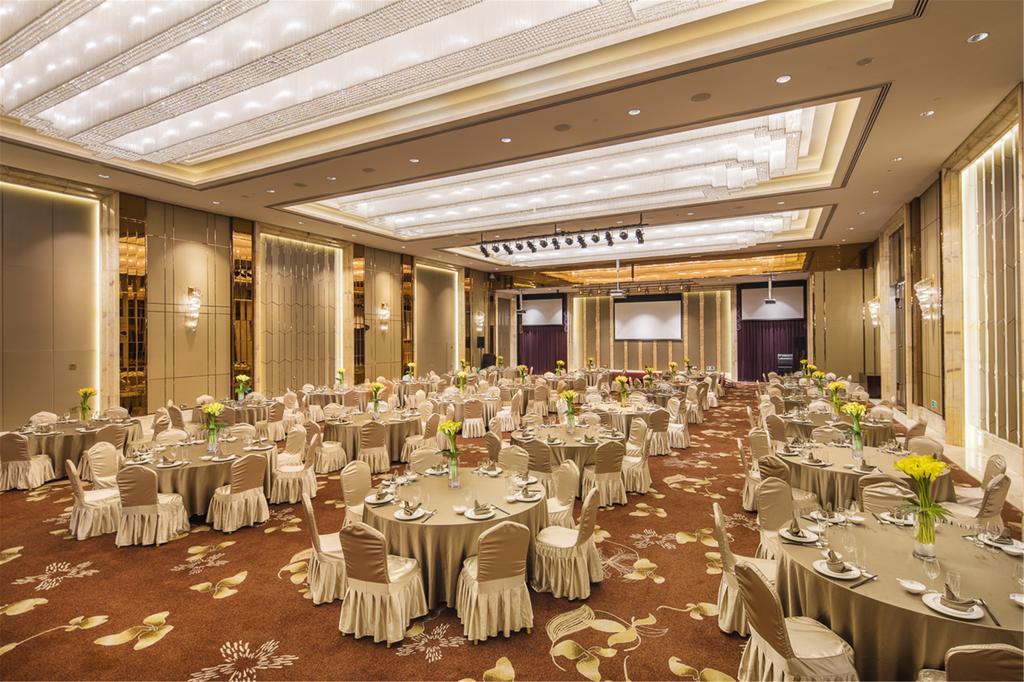 Royal Century Hotel Шанхай Екстериор снимка