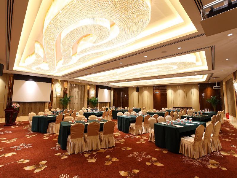 Royal Century Hotel Шанхай Екстериор снимка