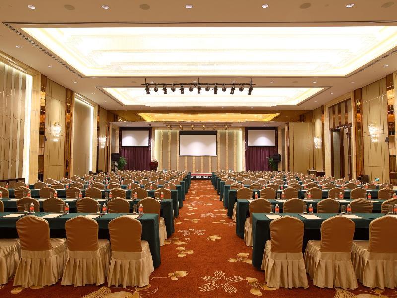 Royal Century Hotel Шанхай Екстериор снимка